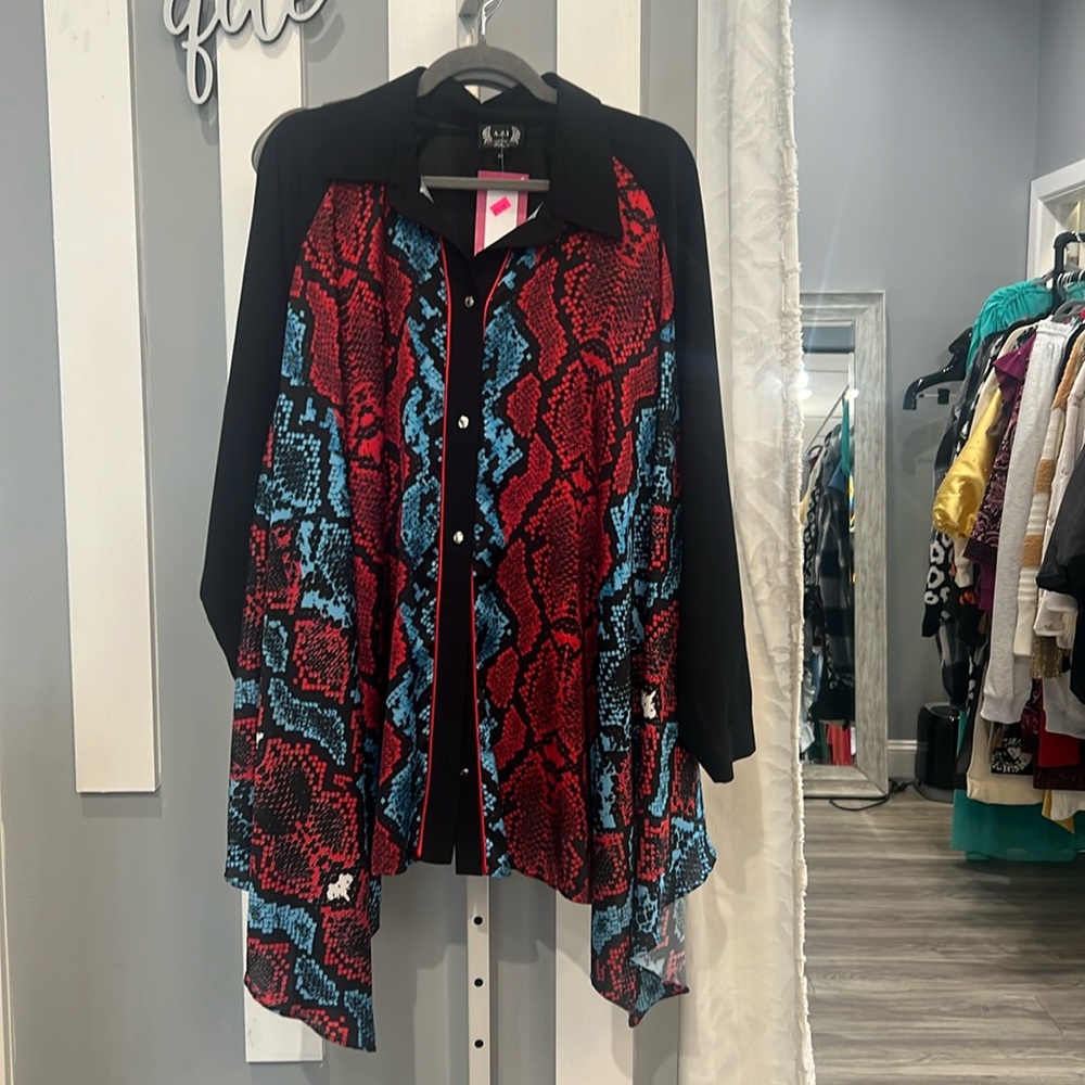 Snake print top